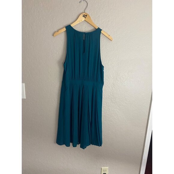 Paper Crown X Stitch Fix Women's Green Sleeveless Pleated Dress - 8 - Picture 3 of 14
